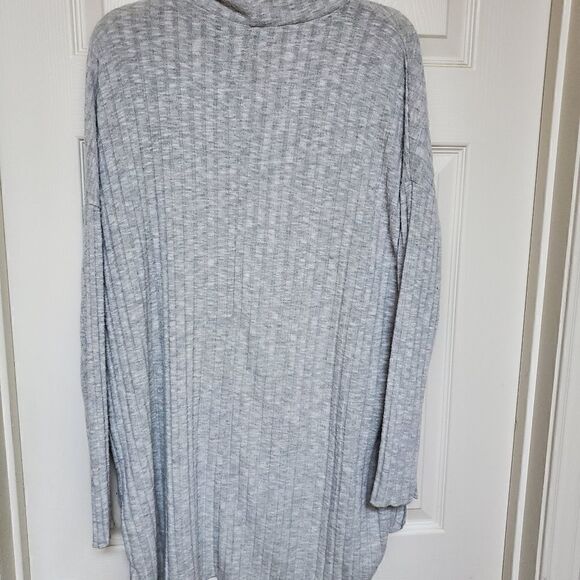 Urban outfitters out from under turtleneck - Picture 10 of 11